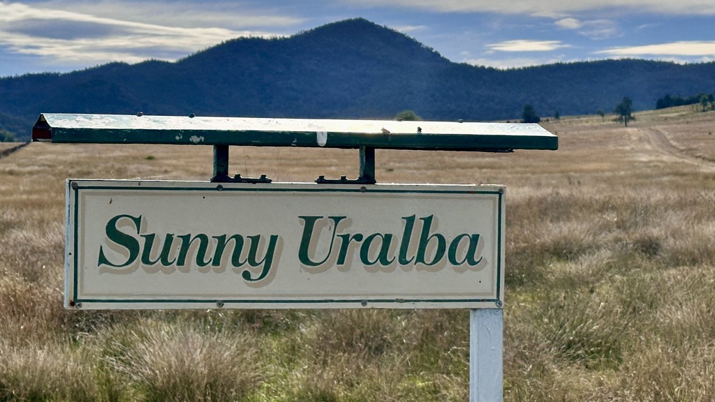 Sunny Uralba - Prime Position - Family home set on 818 acres!